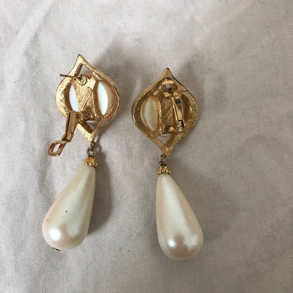 Vintage pearl drop earrings - Picture 3 of 3
